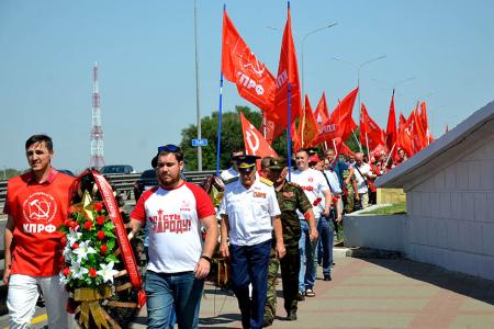 Коммунисты Дона поклонились памяти героев былых сражений