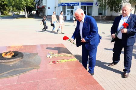 Н.М. Харитонов работает в Курганской области