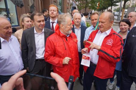 «Мы - первые! За КПРФ!»