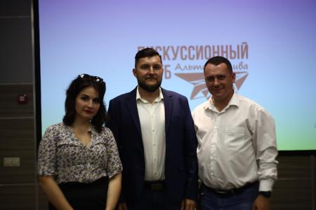 Краснодарский край. Участники дискуссии в клубе «Альтернатива» при крайкоме КПРФ обсудили тему: «Сберкласс» – зло или благо?»
