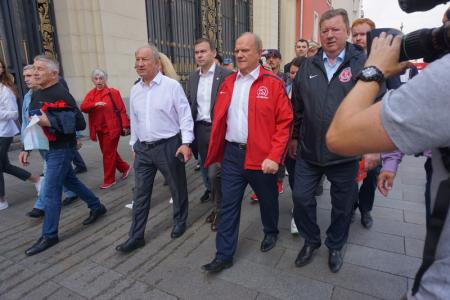 «Мы - первые! За КПРФ!»