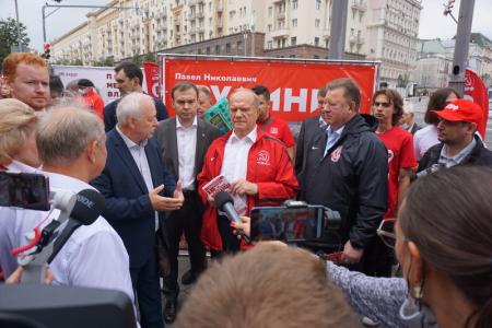 «Мы - первые! За КПРФ!»