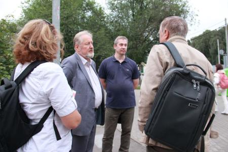 Москва. "Народная приемная" КПРФ в ВАО. Встречи на "Измайловской": поликлиника, судьба Измайловского леса, спортсекции для детей