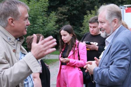 Москва. "Народная приемная" КПРФ в ВАО. Встречи на "Измайловской": поликлиника, судьба Измайловского леса, спортсекции для детей