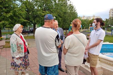 Москва. «Народная приемная» КПРФ в ВАО: Федеральная повестка у Нижнего Ивановского пруда