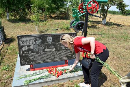 Коммунисты Дона поклонились памяти героев былых сражений