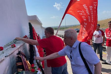 Краснодарский край. Коммунисты Кубани и Дона в станице Кущевской почтили память красных казаков-героев