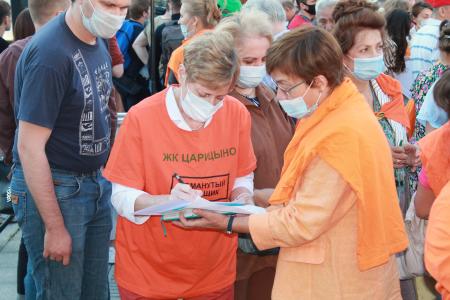 Москва. Депутаты-коммунисты провели встречу с избирателями в Новопушкинском сквере