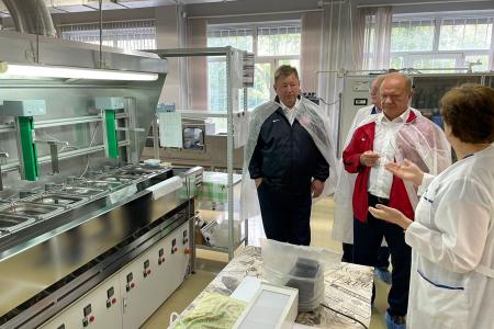 Московская область. Делегация коммунистов во главе с лидером КПРФ Г.А. Зюгановым посетила во Фрязино предприятие ООО «Топ Визион»