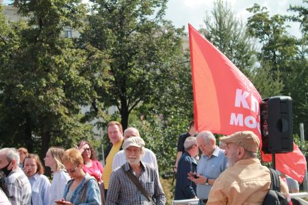 Депутаты-коммунисты провели встречу с избирателями в центре российской столицы