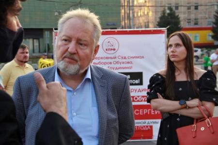 Москва. Встреча Сергея Обухова с избирателями «на кубе»: снятие Грудинина, «образование для всех» и локальные проблемы