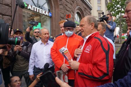 «Мы - первые! За КПРФ!»