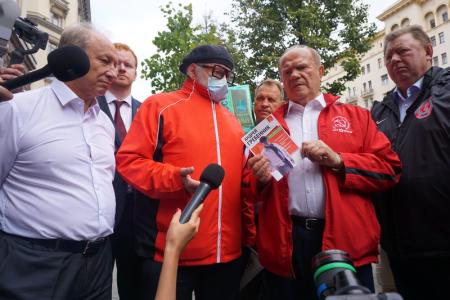«Мы - первые! За КПРФ!»