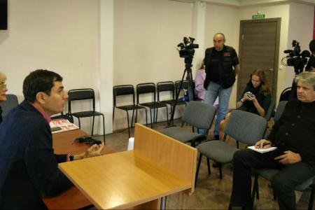 В Новгородском обкоме КПРФ состоялась пресс-конференция с депутатом Государственной Думы РФ, писателем Сергеем Шаргуновым