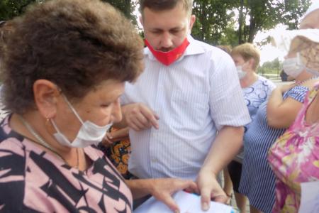 Воронежская область. Депутат Госдумы Сергей Гаврилов и лидер комсомольцев Александр Шабунин пообещали разобраться с нарушениями прав жителей Панинского района