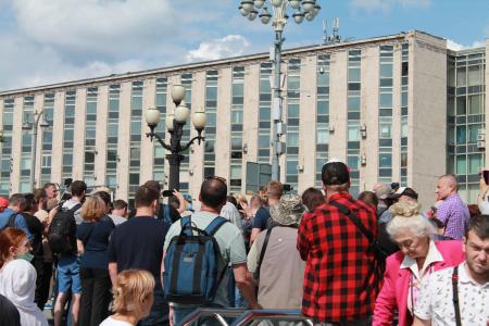 Депутаты-коммунисты провели встречу с избирателями в центре российской столицы