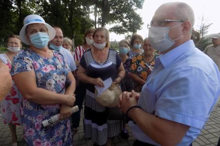 Воронежская область. Депутат Госдумы Сергей Гаврилов и лидер комсомольцев Александр Шабунин пообещали разобраться с нарушениями прав жителей Панинского района