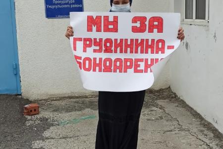 Дагестанские коммунисты провели одиночные пикеты