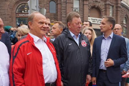 «Мы - первые! За КПРФ!»
