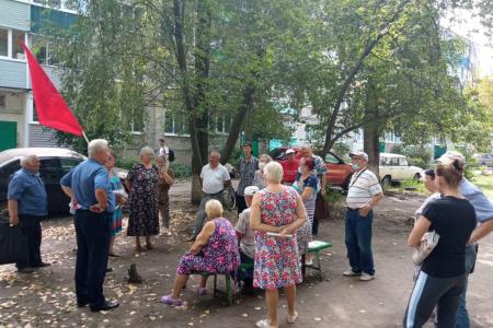 Секретари Тамбовского обкома КПРФ встретились с жителями г. Мичуринска