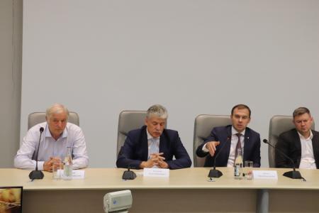 Юрий Афонин и Павел Грудинин посетили передовые сельхозпредприятия Красноярского края