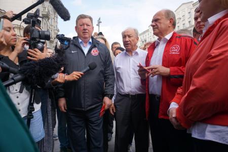 «Мы - первые! За КПРФ!»