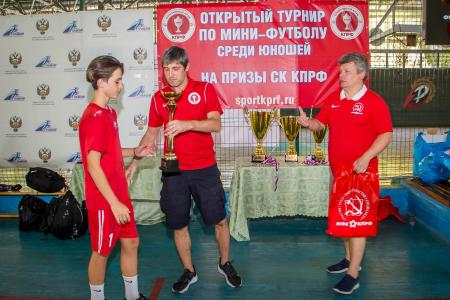 Красивые голы и море положительных эмоций: в Крыму завершился мини-футбольный турнир на призы спортклуба КПРФ