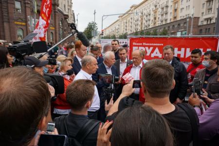 «Мы - первые! За КПРФ!»