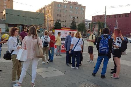 Москва. Встреча Сергея Обухова с избирателями «на кубе»: снятие Грудинина, «образование для всех» и локальные проблемы