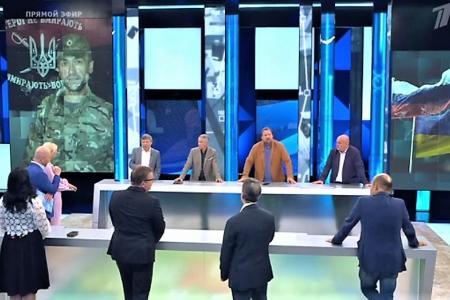 Дмитрий Новиков на Первом канале: «Запад теперь возвращает свои «инвестиции» в Майдан. На народ Украины там плевали»