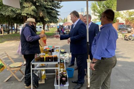 Владимир Кашин в Луховицах оценил работу сельскохозяйственной ярмарки выходного дня
