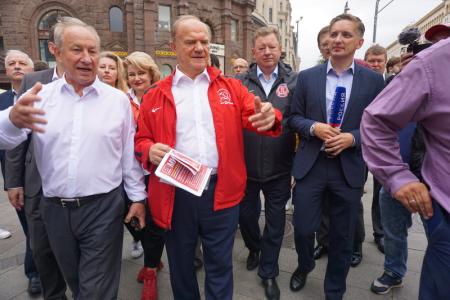 «Мы - первые! За КПРФ!»
