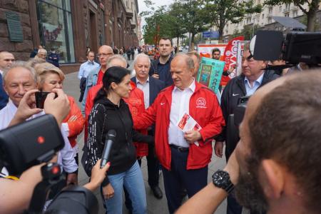 «Мы - первые! За КПРФ!»