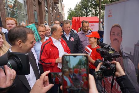 «Мы - первые! За КПРФ!»
