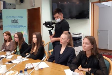 Николай Харитонов  провел встречу с активной молодежью в Государственной Думе