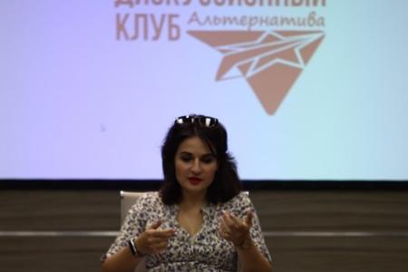 Краснодарский край. Участники дискуссии в клубе «Альтернатива» при крайкоме КПРФ обсудили тему: «Сберкласс» – зло или благо?»