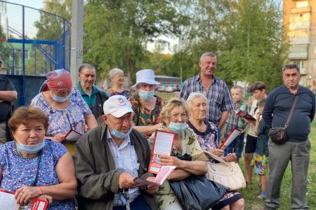 Александр Ющенко активно продолжает встречаться с жителями Уфы