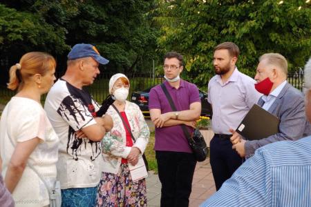 Москва. «Народная приемная» КПРФ в ВАО: Федеральная повестка у Нижнего Ивановского пруда
