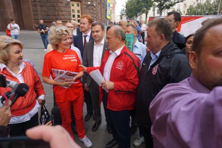 «Мы - первые! За КПРФ!»