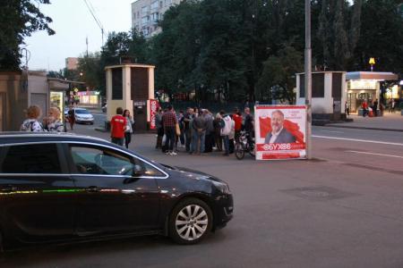 Москва. На "Первомайской" избиратели кричат про пенсионный обман, непотребство и засилье рекламы на ТВ, рост цен