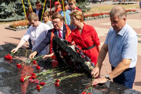 Курская область. Здесь русский человек стоял, советский человек!