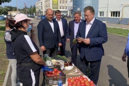 Владимир Кашин в Луховицах оценил работу сельскохозяйственной ярмарки выходного дня