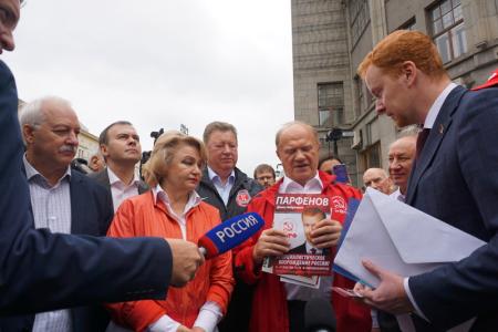 «Мы - первые! За КПРФ!»