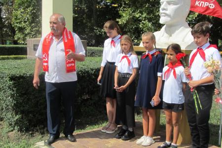Краснодарский край. В поселке Афипском активисты КПРФ установили новый памятник В.И. Ленину