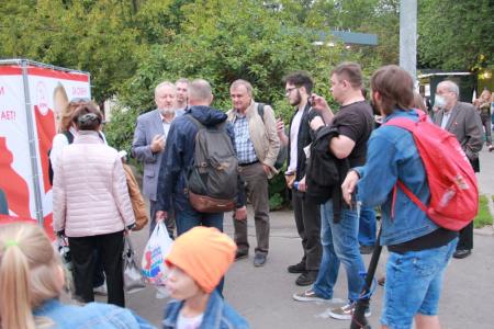 Москва. "Народная приемная" КПРФ в ВАО. Встречи на "Измайловской": поликлиника, судьба Измайловского леса, спортсекции для детей