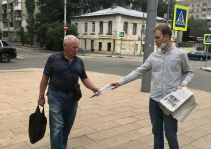 Саратовские коммунисты провели серию одиночных пикетов, посвящённых событиям августа 1991 года