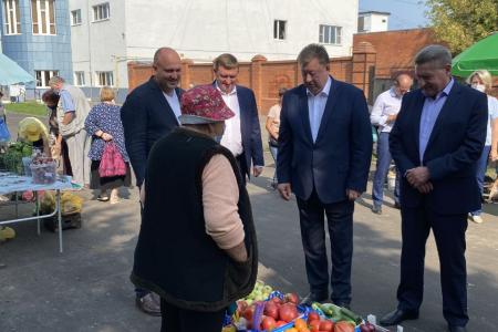 Владимир Кашин в Луховицах оценил работу сельскохозяйственной ярмарки выходного дня