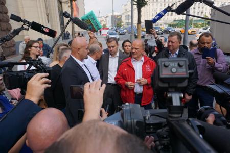 «Мы - первые! За КПРФ!»