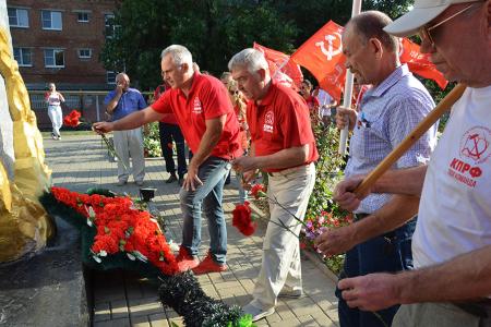 Донские коммунисты провели автопробег в честь 78-й годовщины освобождения Ростовской области