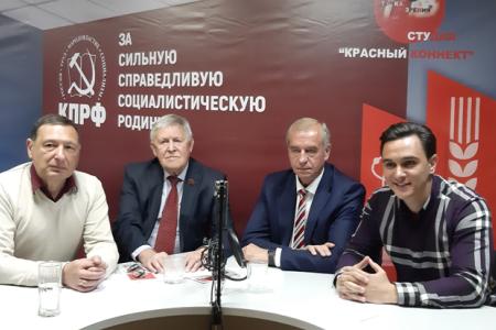 Лидер иркутских коммунистов Сергей Левченко провел встречу с партийным активом города Якутска